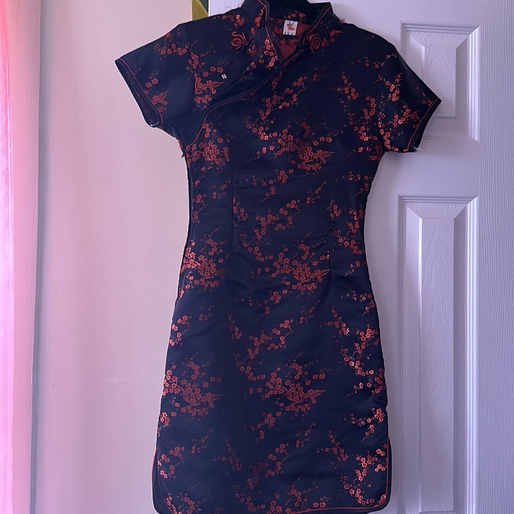 Dress - Picture 2 of 4